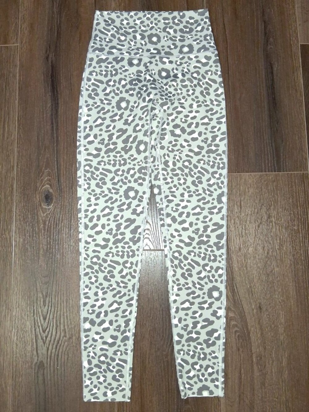Offline by Aerie Goals Hi Rise 7/8 Leggings Size Small Grey White Leopard Print